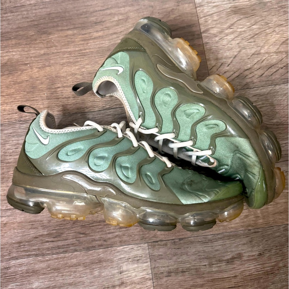 NIKE AIR VAPORMAX PLUS - OiL Green/ Men’s Size 10.5 [FD0779-386]